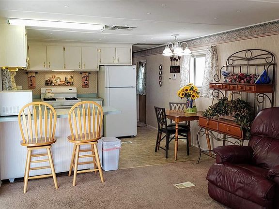 3rd image of 13652 E 44th Dr