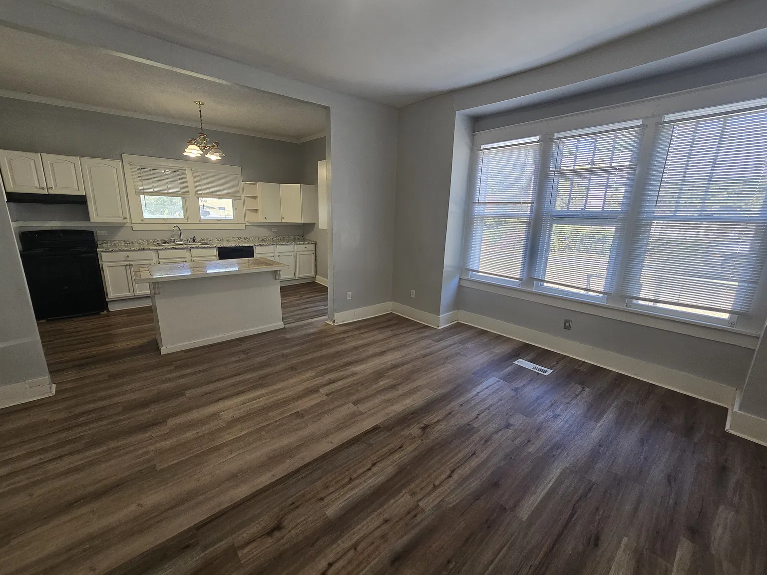 3 Bedroom, 1.5-Bathroom Home — Photo 4