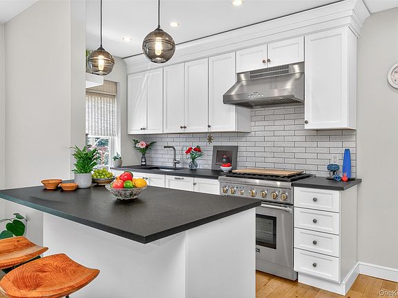 4th image of 305 Sixth Avenue #2E