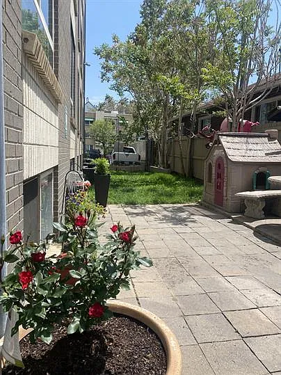 Courtyard at Vida