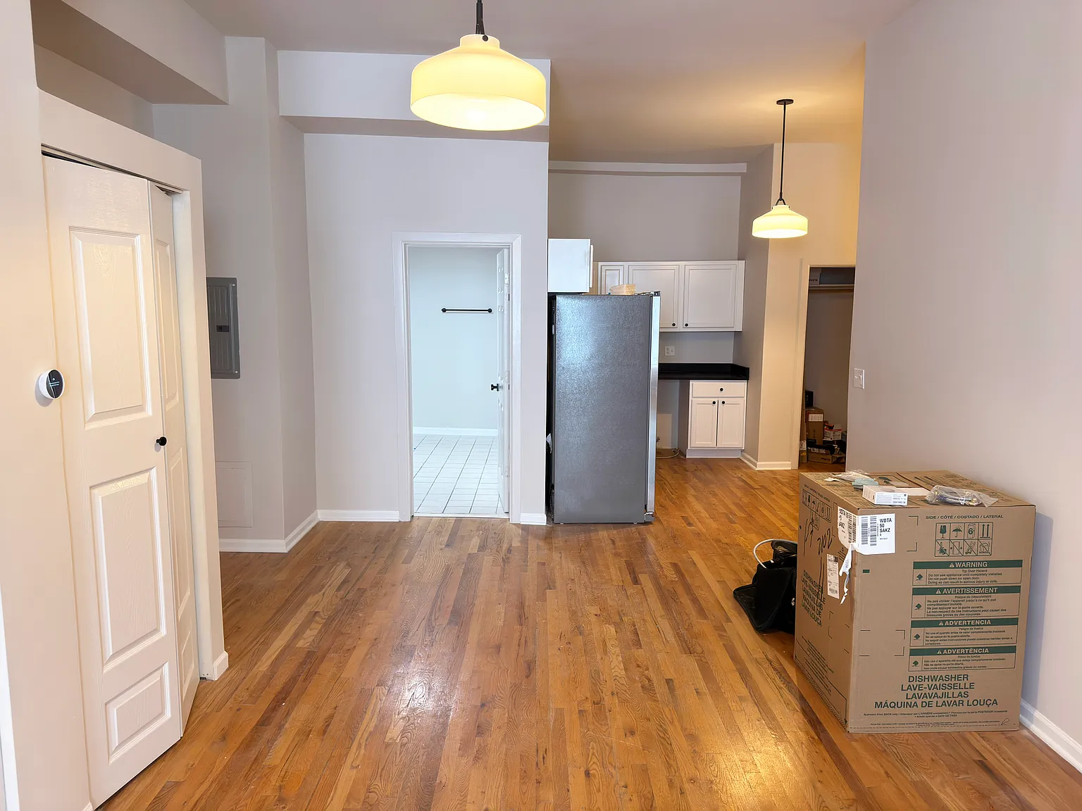 2 bed, 1100 sqft, $3,200 — Photo 3