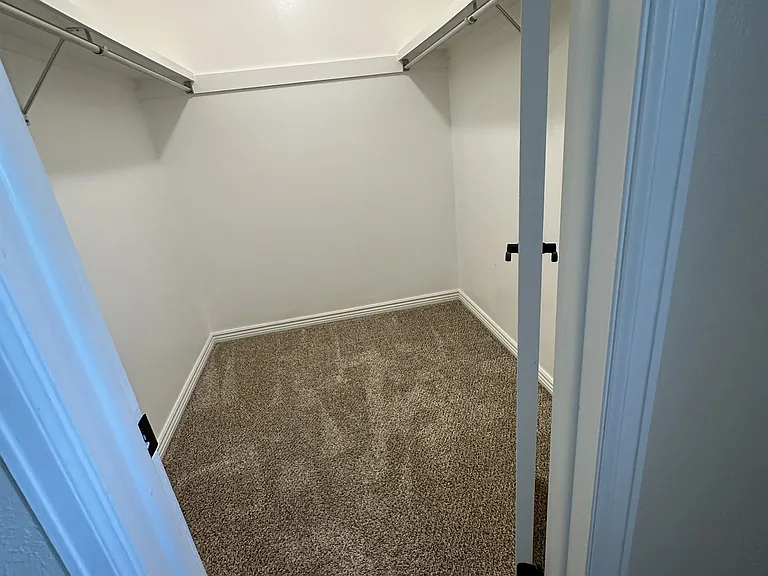 1007 Tesla Dr — Photo 32