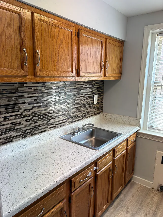 2 bed, 1.0 bath, $1,275 — Photo 4