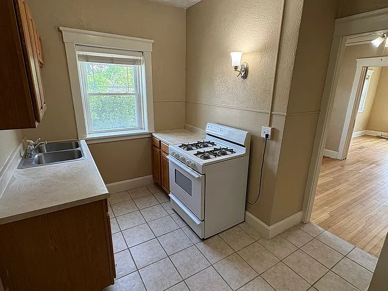 3301 Dewey Ave — Photo 8