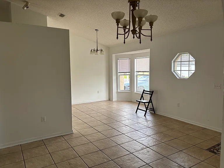 305 Cocoa Ct — Photo 10