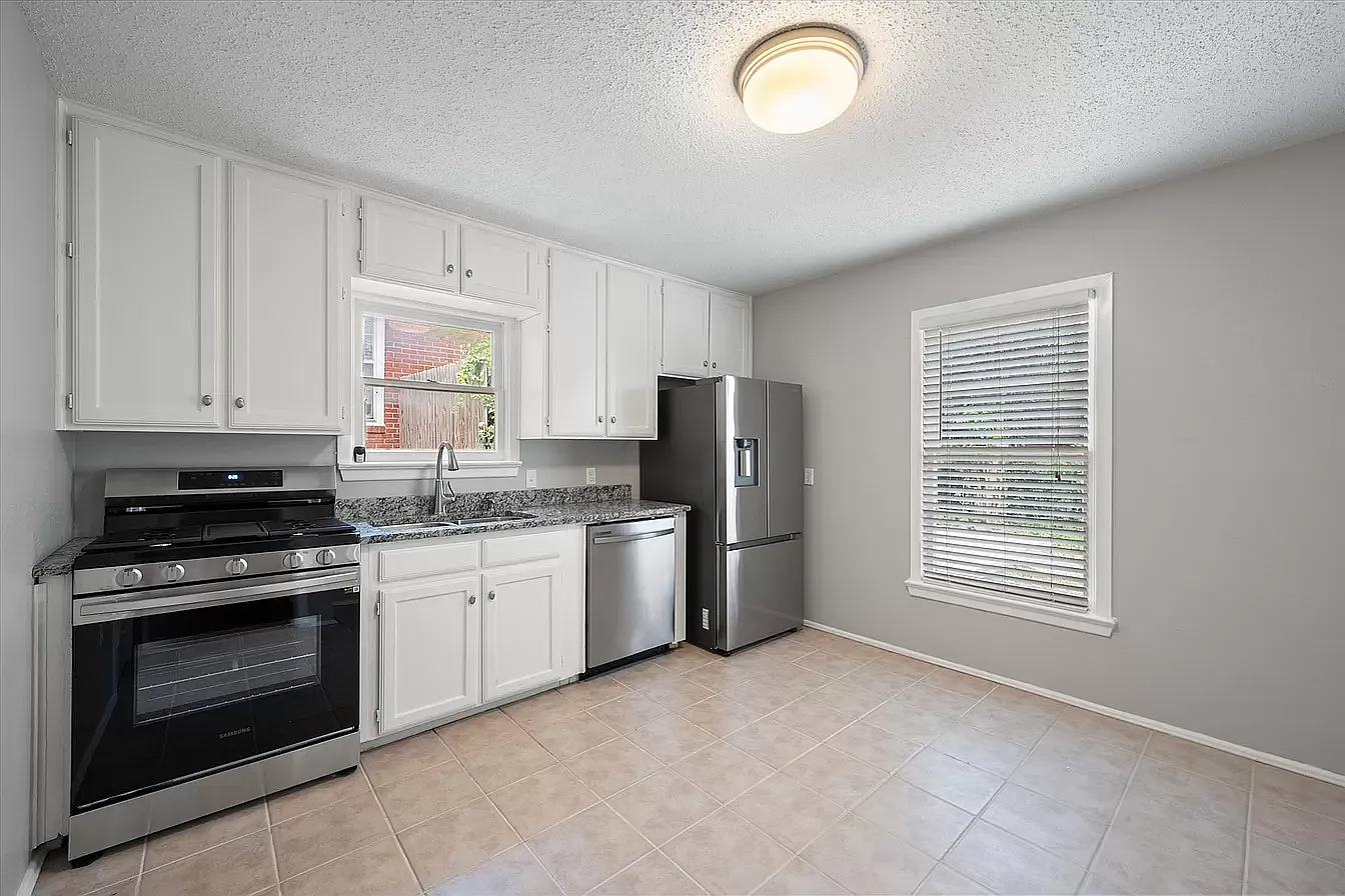 3 bed, 1270 sqft, $3,450 — Photo 4