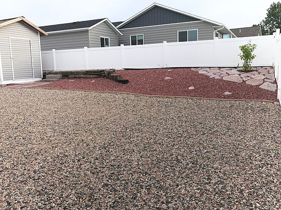 3rd image of 922 Big Horn Dr