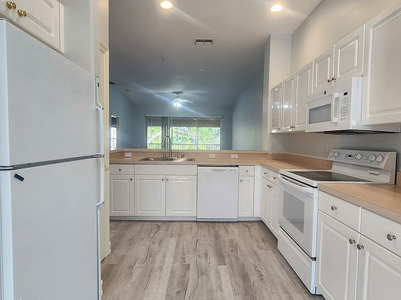 5th image of 965 Tarpon Cove Dr APT 202