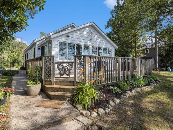 11410 E Shore Dr, Delton, MI 49046