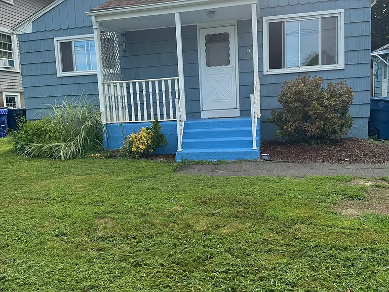 17 Shore Dr — Photo 1