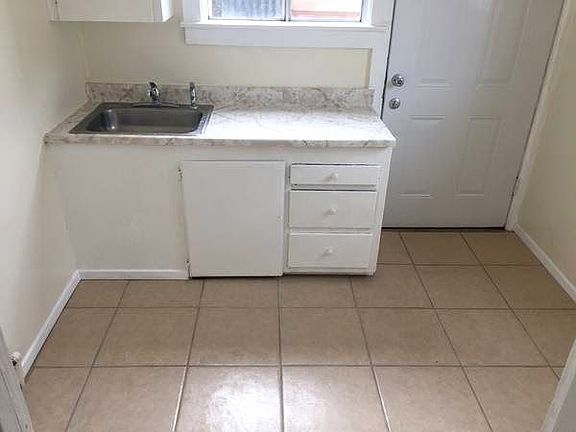 2nd image of 721 Flint Ave APT C
