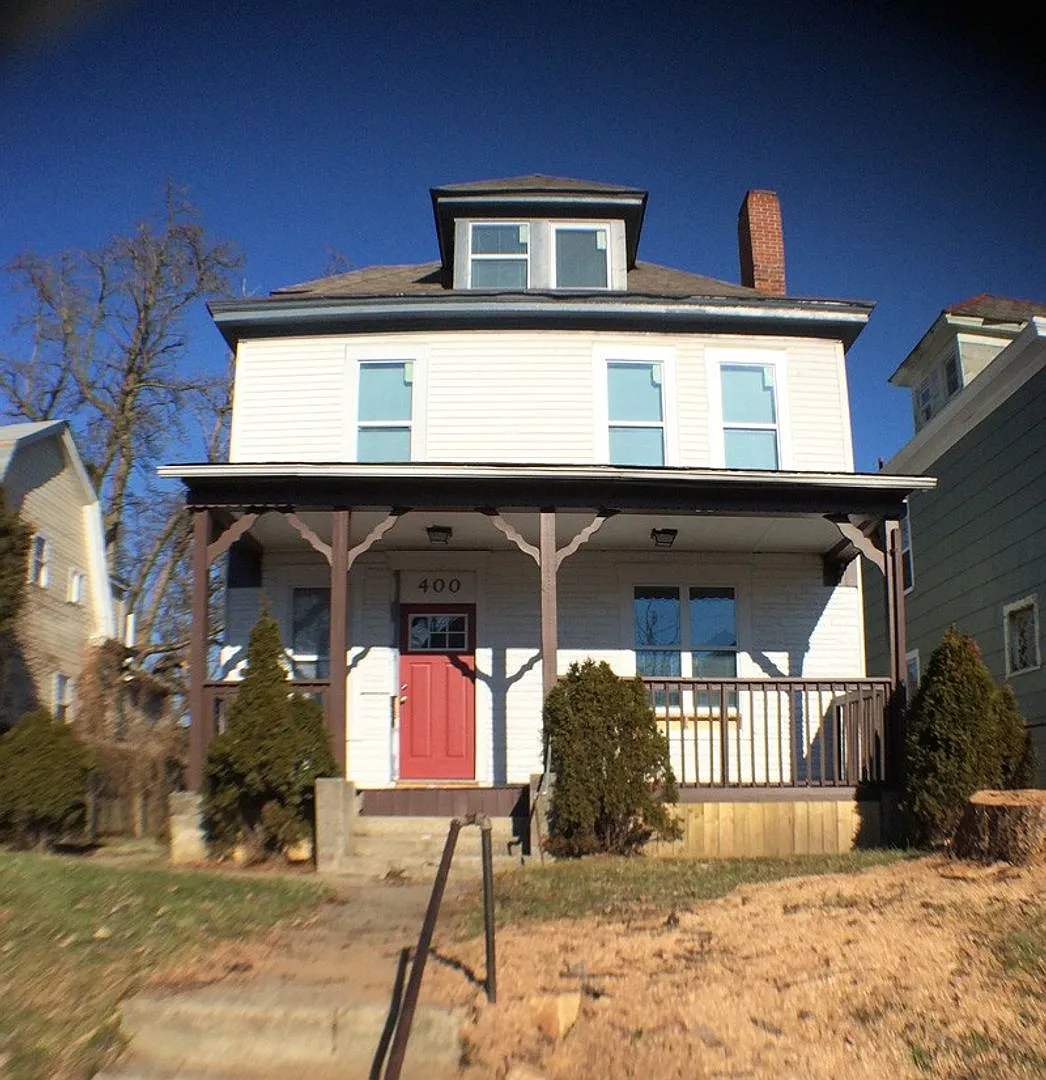 OSU Central Campus Single Family Home! W/ Central Air and Off-Street Parking — Photo 1