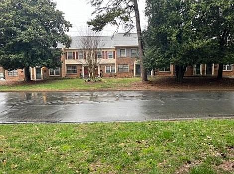 3rd image of 6810 Farmingdale Dr APT A