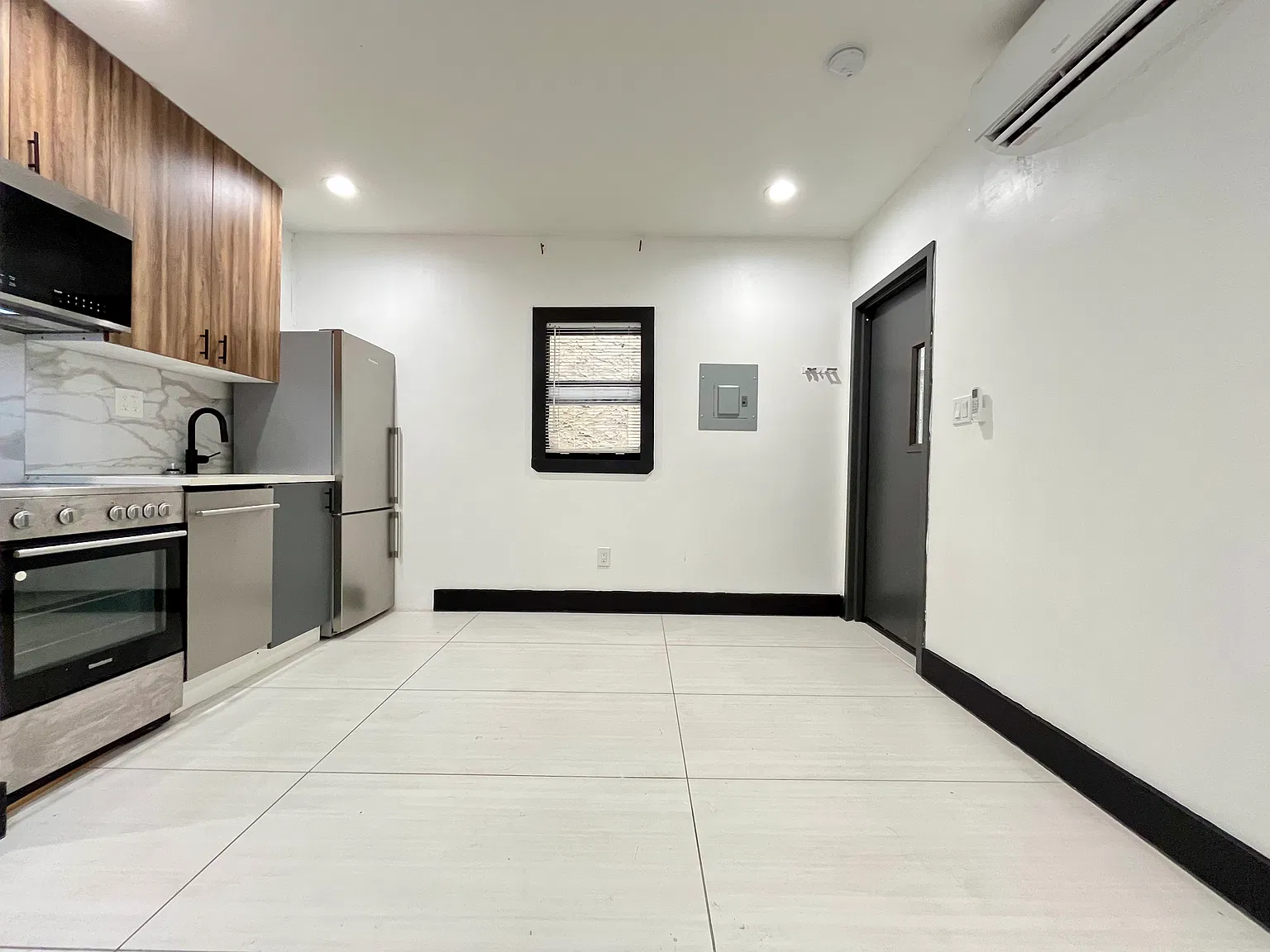 1614 Harrison St — Photo 1