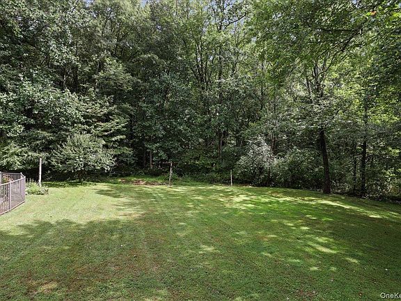 5th image of 149 Brook Farm Road E