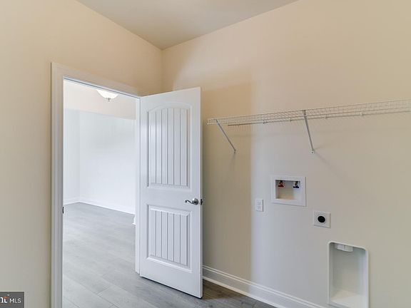 4th image of 24737 Burger St