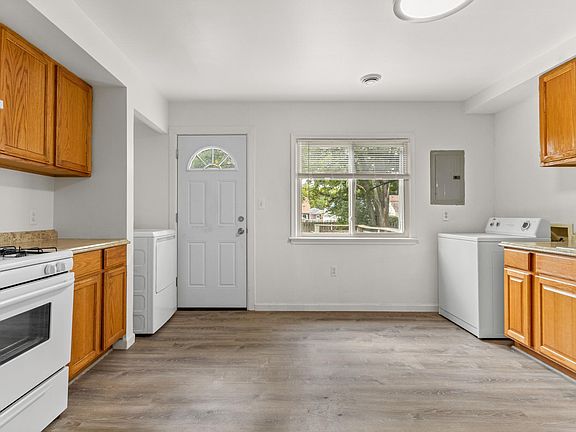 5th image of 25615 Dartmouth St