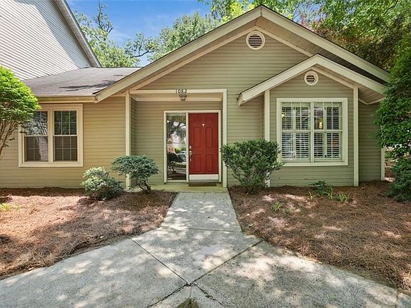 2nd image of 1082 Woodbridge Holw