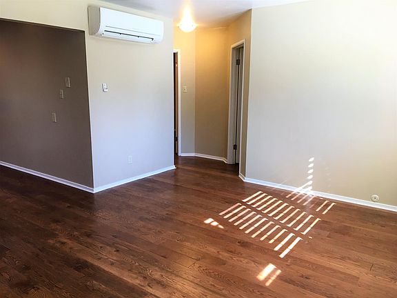 Living room unfurnished view.