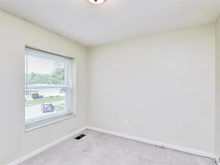 241 Valleyoak Ct — Photo 16