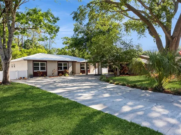 1212 Wildrose Dr, Lutz, FL 33549