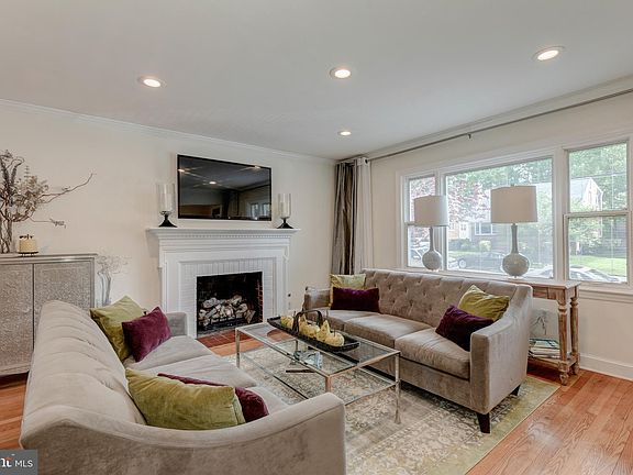 5th image of 1716 Crestwood Dr