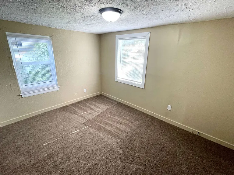 2919 N Denny St — Photo 6