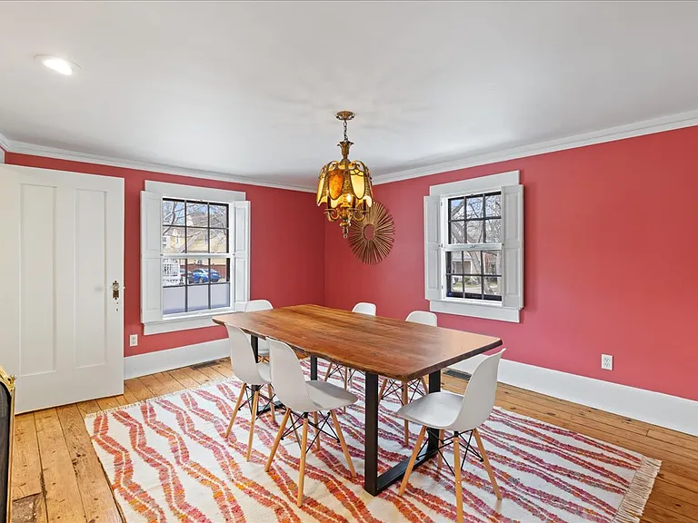 102 N East St — Photo 14
