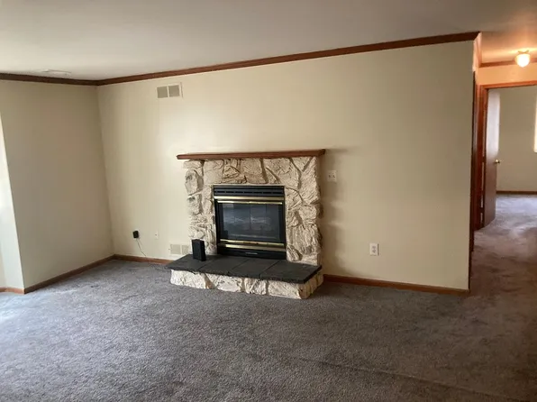 30522 Oakridge Manor Dr #39, Roseville, MI 48066