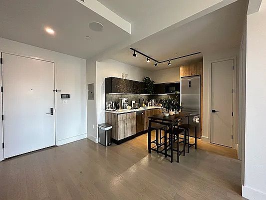 5th image of 880 Rogers Ave #325