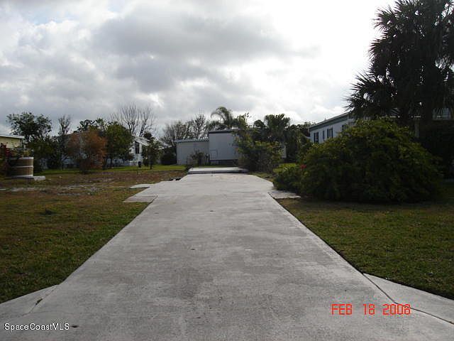 2nd image of 724 Lark Dr