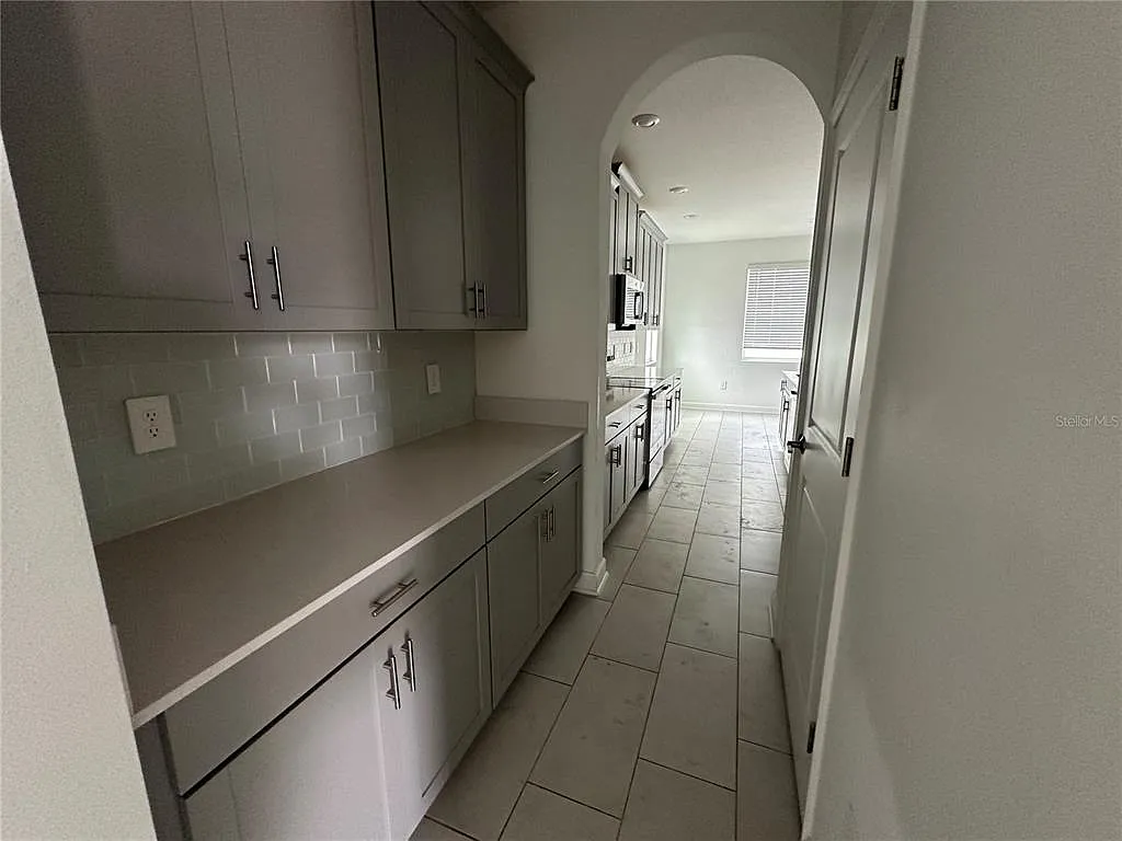 4 bed, 2.5 bath, 2185 sqft, $2,695 — Photo 2