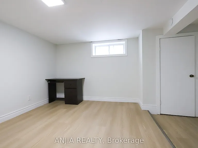 345 Glebemount Ave #LOWER — Photo 8