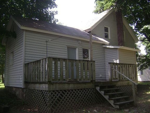 3rd image of 415 Maumee St