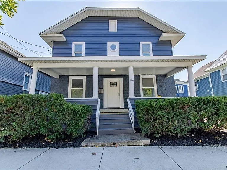 190 Flower Ave E — Photo 1