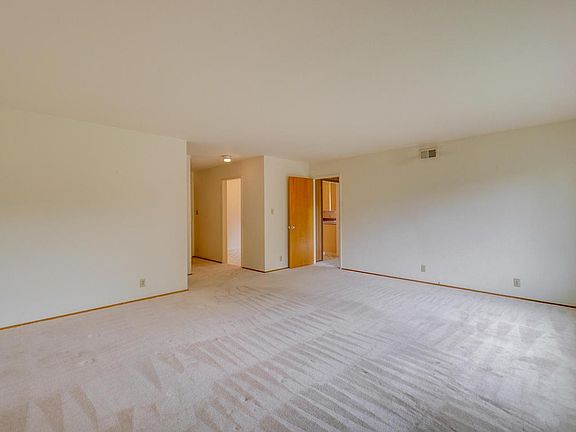 4th image of 840 San Lucas Ave