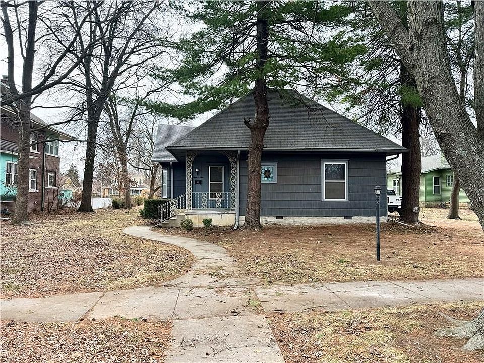 1st image of 309 W Jefferson St