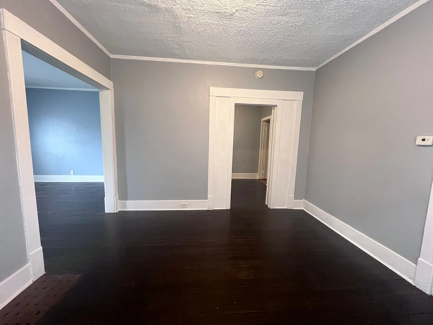 Lower One Bedroom with Laundry! — Photo 3