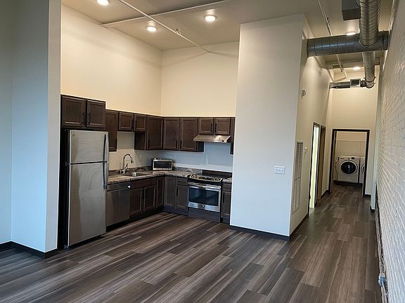 3rd image of 843 Washington Ave #207