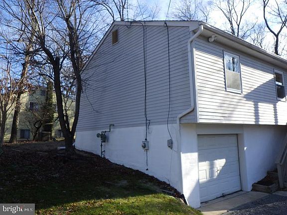3rd image of 1802 E Lakeshore Dr