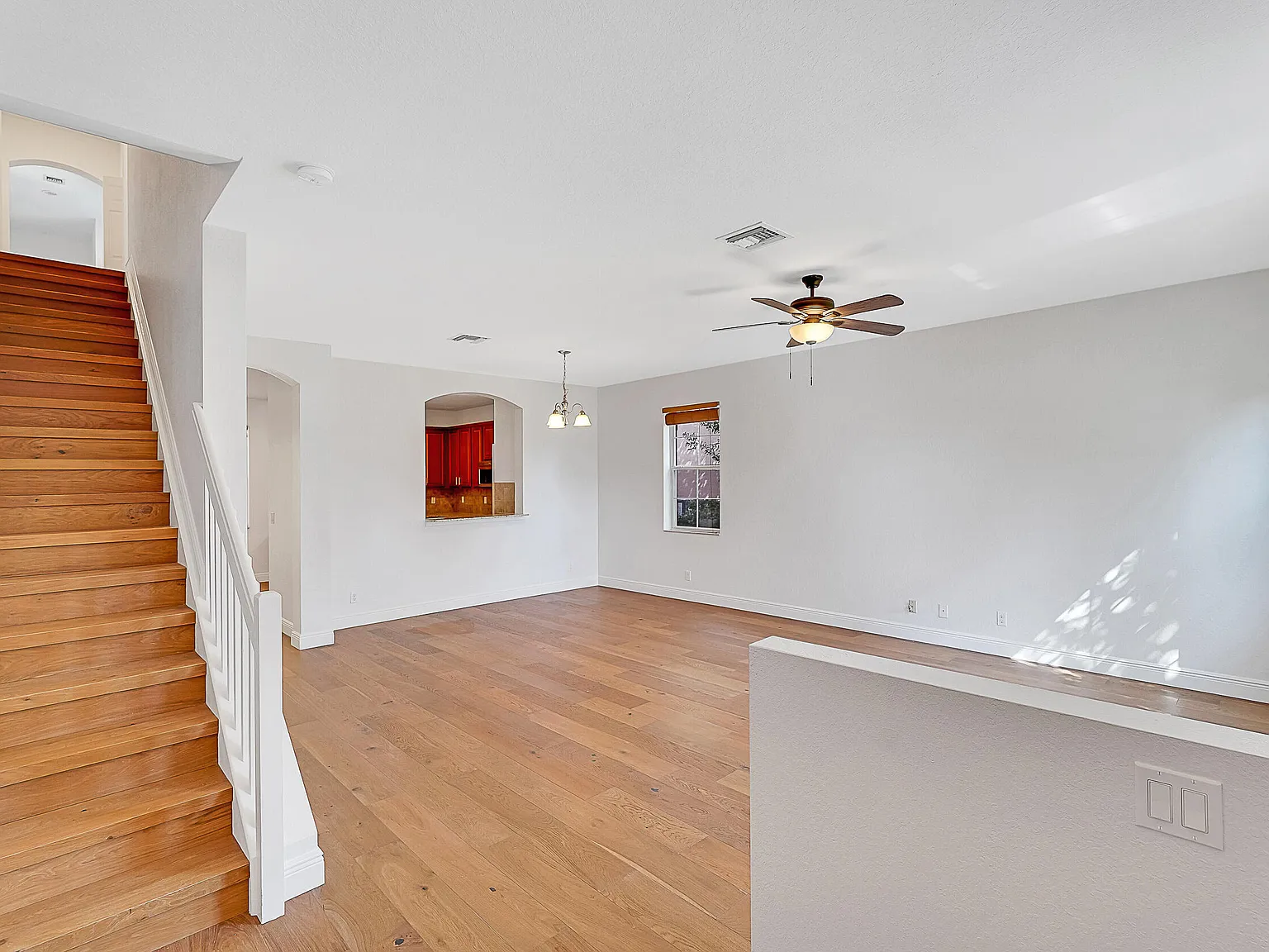 3 bed, 2.5 bath, 2310 sqft, $4,300 — Photo 3