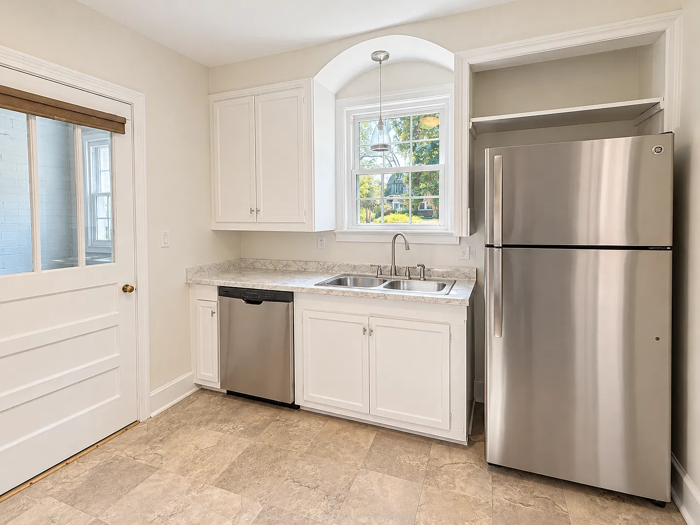 Charming 2-Bedroom Home in Greenville Spacious Yard, Comfortable Living & Convenient Location! — Photo 3