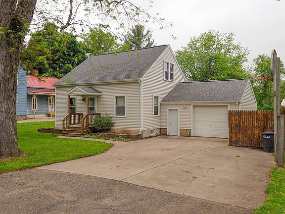 208 Crary St-102