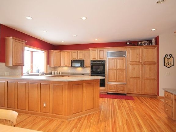 3rd image of 9710 Shadow Wood Dr