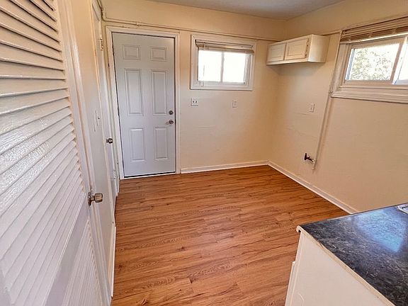 OPEN KITCHEN (BACK DOOR)