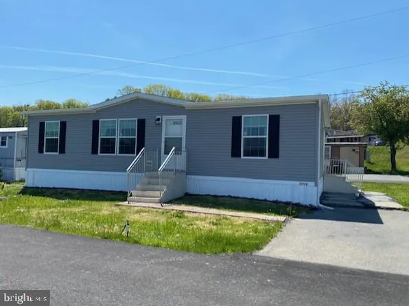 10104 Fernwood Ln, Breinigsville, PA 18031