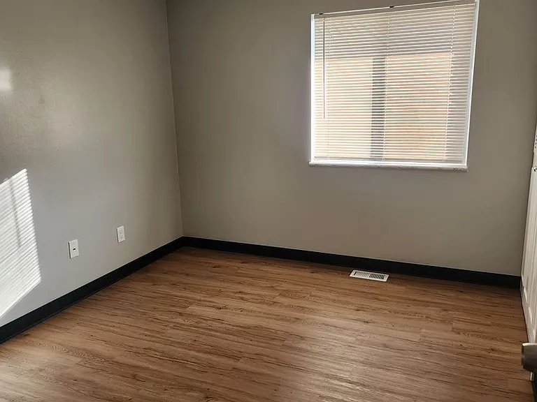 365 W Cook Rd — Photo 9