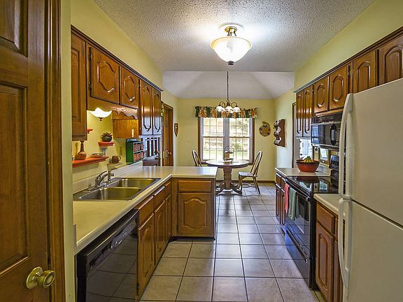 4th image of 64 Shelley Renee Ln