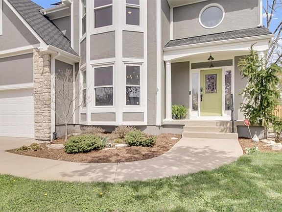4th image of 4121 NE Courtney Dr