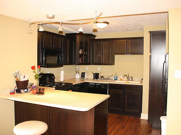 3rd image of 505 Cherry St SE APT 110